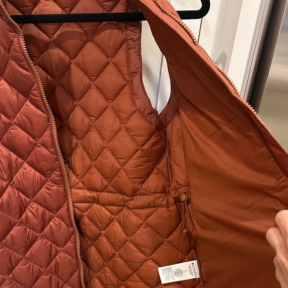 Athleta Quilted Vest in Warm Rust, NWT, size small - Picture 8 of 9